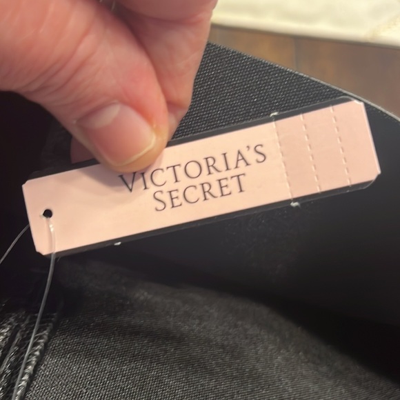 Brand new VS travel bag - Picture 5 of 14